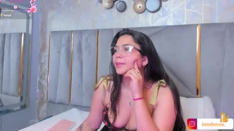 Snapshot of kimdevinne chatting on March 2025 10:05:02 AM KIM online show from March 2025 10:05:02 AM