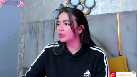 Snapshot of kimdevinne chatting on November 2025 02:21:01 AM KIM online show from November 2025 02:21:01 AM