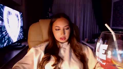 Snapshot of kimlee4 chatting on December 2024 08:49:01 PM Kim Lee online show from December 2024 08:49:01 PM