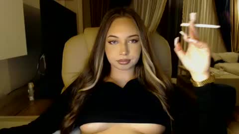 Snapshot of kimlee4 chatting on February 2025 04:48:01 PM Kim Lee online show from February 2025 04:48:01 PM