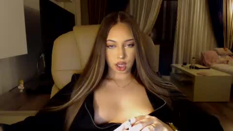 Snapshot of kimlee4 chatting on February 2025 05:18:02 PM Kim Lee online show from February 2025 05:18:02 PM