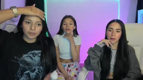 Snapshot of kimmi_foxy chatting on December 2024 11:30:01 PM kimmi online show from December 2024 11:30:01 PM