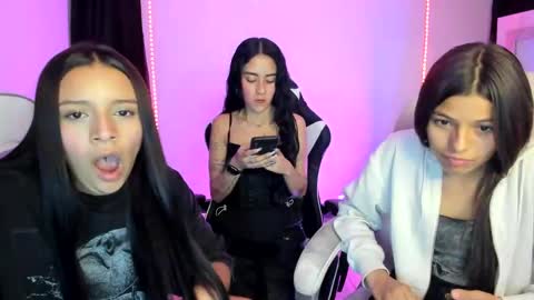 Snapshot of kimmi_foxy chatting on January 2025 11:43:01 PM kimmi online show from January 2025 11:43:01 PM