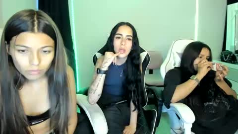 Snapshot of kimmi_foxy chatting on February 2025 11:15:01 PM kimmi online show from February 2025 11:15:01 PM