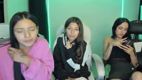 Snapshot of kimmi_foxy chatting on February 2025 11:22:02 PM kimmi online show from February 2025 11:22:02 PM