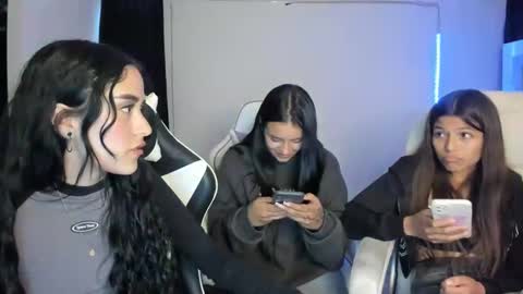 Snapshot of kimmi_foxy chatting on February 2025 11:09:02 PM kimmi online show from February 2025 11:09:02 PM