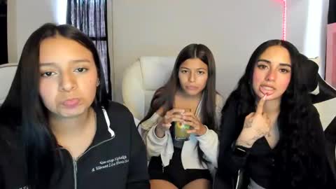 Snapshot of kimmi_foxy chatting on February 2025 09:21:02 PM kimmi online show from February 2025 09:21:02 PM