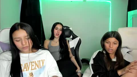 Snapshot of kimmi_foxy chatting on February 2025 11:10:02 PM kimmi online show from February 2025 11:10:02 PM