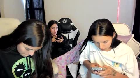 Snapshot of kimmi_foxy chatting on February 2025 10:25:01 PM kimmi online show from February 2025 10:25:01 PM