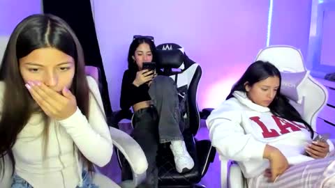 Snapshot of kimmi_foxy chatting on March 2025 11:33:01 PM kimmi online show from March 2025 11:33:01 PM