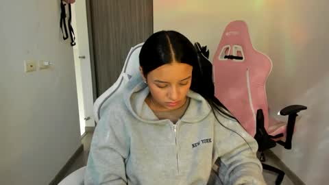 Snapshot of kimmi_foxy chatting on September 2025 08:20:01 PM kimmi online show from September 2025 08:20:01 PM