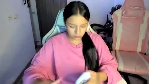 Snapshot of kimmi_foxy chatting on September 2025 11:18:02 PM kimmi online show from September 2025 11:18:02 PM