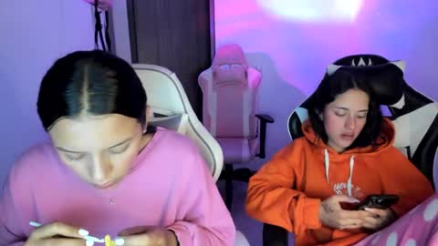 Snapshot of kimmi_foxy chatting on October 2025 11:22:02 PM kimmi online show from October 2025 11:22:02 PM