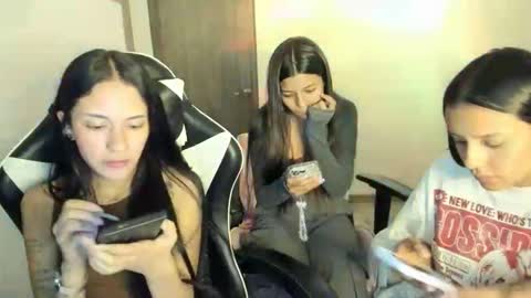 Snapshot of kimmi_foxy chatting on October 2025 11:39:02 PM kimmi online show from October 2025 11:39:02 PM