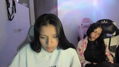 Snapshot of kimmi_foxy chatting on November 2025 01:17:02 AM kimmi online show from November 2025 01:17:02 AM