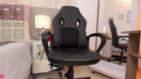 Karla online show from November 2025 07:35:01 PM