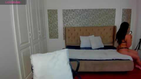 Kim online show from November 2025 07:46:02 PM