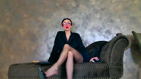 Kim Wilmes online show from May 2026 02:16:01 PM