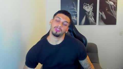 king_of_kings__ online show from October 2025 10:40:02 PM