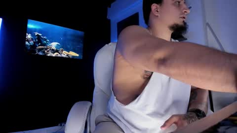 King Bear online show from September 2025 02:02:01 AM