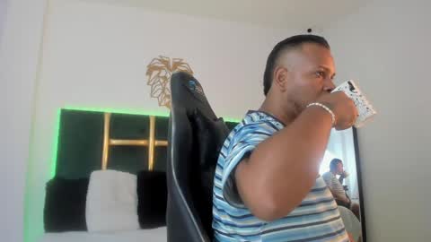 kingg_jay online show from May 2026 12:09:02 PM