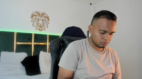kingg_jay online show from May 2026 12:21:02 PM