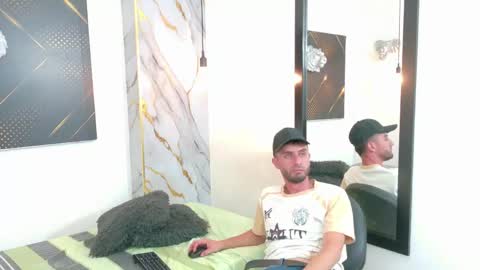 KING  online show from May 2026 04:42:02 AM