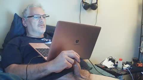 kingtongue10 online show from October 2025 10:32:02 PM