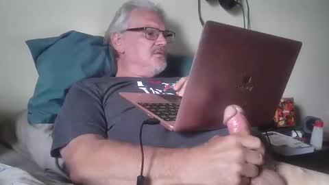 kingtongue10 online show from April 2026 09:50:01 PM