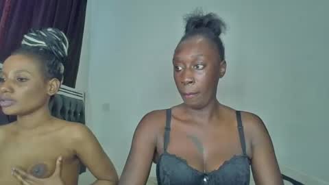 Snapshot of kinky_leila chatting on June 2026 12:22:01 PM kinky_leila online show from June 2026 12:22:01 PM