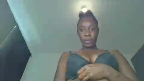 Snapshot of kinky_leila chatting on June 2026 10:15:01 AM kinky_leila online show from June 2026 10:15:01 AM