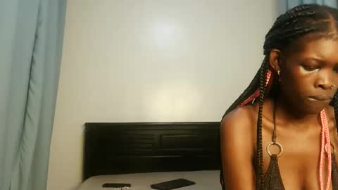 Lola online show from December 2025 11:46:02 PM