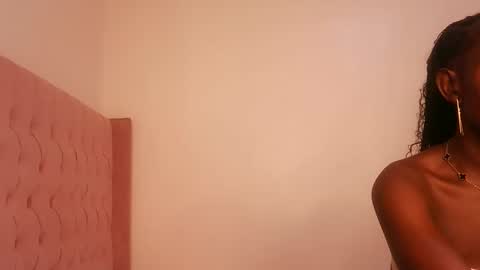 Lola online show from March 2026 07:03:01 AM