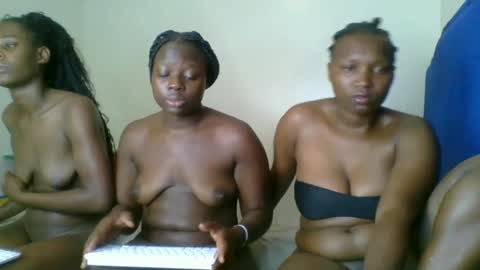 Snapshot of kinky_roey chatting on February 2025 08:06:01 AM kinky_roey online show from February 2025 08:06:01 AM