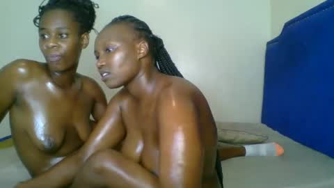 Snapshot of kinky_roey chatting on February 2025 04:40:02 PM kinky_roey online show from February 2025 04:40:02 PM