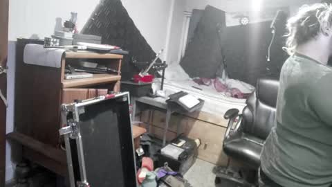 Snapshot of kinkybiguy14 chatting on September 2025 09:31:01 AM Kinky Cassie online show from September 2025 09:31:01 AM