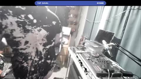 Snapshot of kinkybiguy14 chatting on September 2025 05:07:02 AM Kinky Cassie online show from September 2025 05:07:02 AM