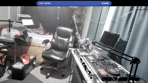 Snapshot of kinkybiguy14 chatting on September 2025 07:08:01 AM Kinky Cassie online show from September 2025 07:08:01 AM