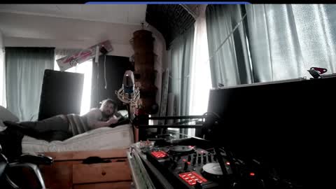 Snapshot of kinkybiguy14 chatting on October 2025 10:18:02 PM Kinky Cassie online show from October 2025 10:18:02 PM