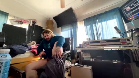 Snapshot of kinkybiguy14 chatting on October 2025 02:15:02 PM Kinky Cassie online show from October 2025 02:15:02 PM