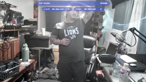 Snapshot of kinkybiguy14 chatting on October 2025 07:45:02 AM Kinky Cassie online show from October 2025 07:45:02 AM