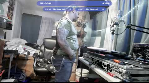 Snapshot of kinkybiguy14 chatting on November 2025 02:10:01 AM Kinky Cassie online show from November 2025 02:10:01 AM