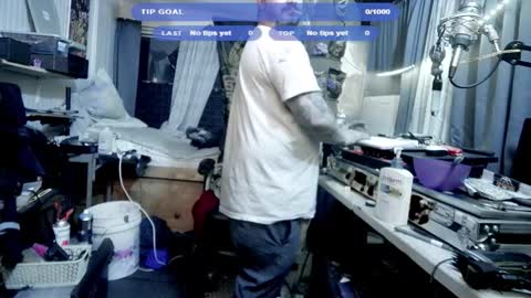 Snapshot of kinkybiguy14 chatting on November 2025 06:35:02 AM Kinky Cassie online show from November 2025 06:35:02 AM