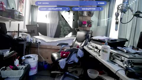 Snapshot of kinkybiguy14 chatting on December 2025 07:56:02 PM Kinky Cassie online show from December 2025 07:56:02 PM