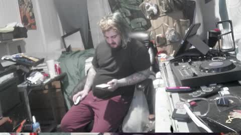 Snapshot of kinkybiguy14 chatting on February 2026 12:31:01 AM Kinky Cassie online show from February 2026 12:31:01 AM