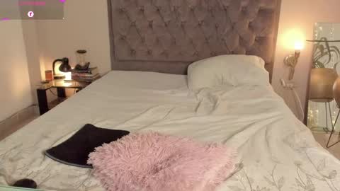 Snapshot of kinkyelise chatting on May 2026 07:04:02 AM Jenny online show from May 2026 07:04:02 AM