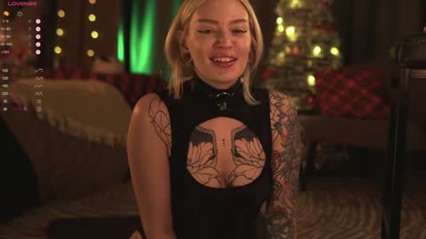 kinkylina_ online show from December 2024 10:43:01 AM