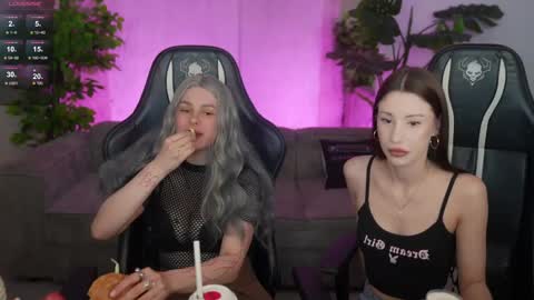Sweet girls online show from April 2026 07:15:01 PM