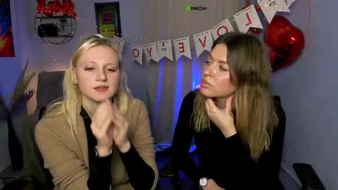 Snapshot of kira_kisses_ chatting on February 2026 01:18:01 PM Kira online show from February 2026 01:18:01 PM