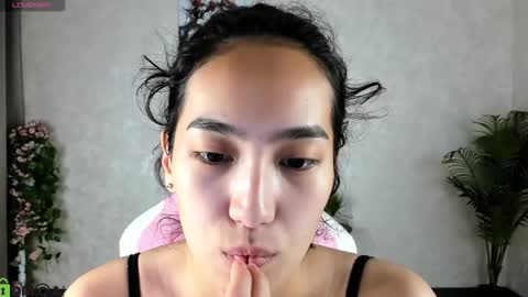 Snapshot of kira_lilian chatting on October 2025 01:49:01 AM Aura online show from October 2025 01:49:01 AM